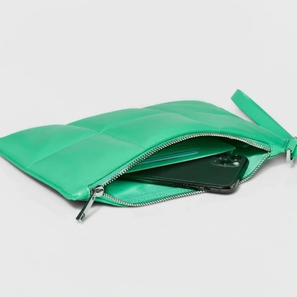 PADDED QUILT CLUTCH WRISTLET